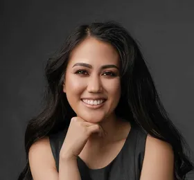 Cassandra event staff member in Chicago